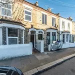 Pass The Keys Characterful Victorian Home Near Central London