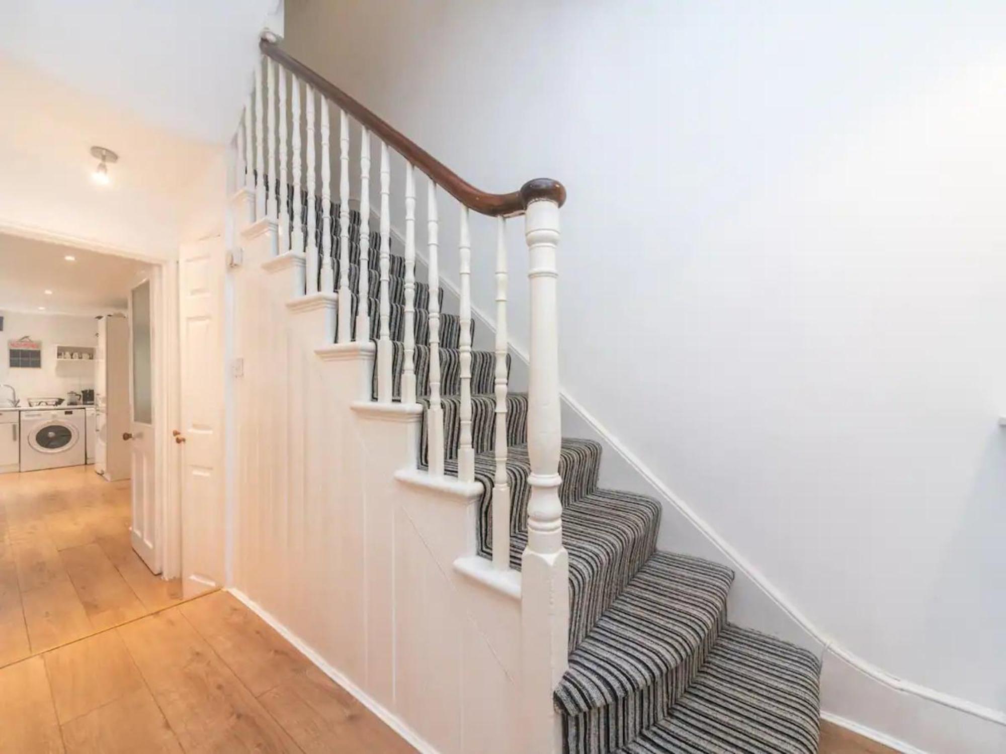 Ferienhaus Pass The Keys Characterful Victorian Near London